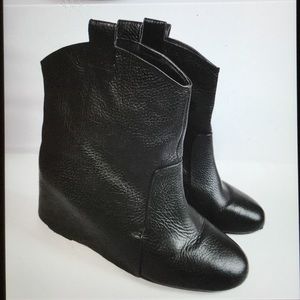 Moxy hidden wedge boot